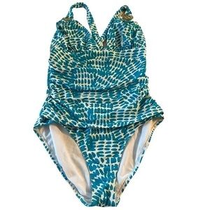 Old Navy  One Piece Women’s Slim Effect size medium Swimsuit stomach cover